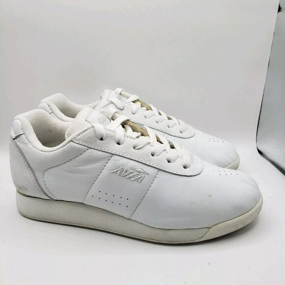 Size 7 Women’s Avia Triple White Walking Sneaker Tennis shoes - Picture 1 of 7